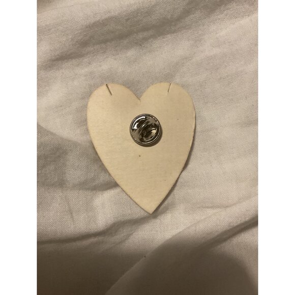 Heart-Shaped Gold Tone Lapel Pin Brooch Collar - Picture 2 of 3